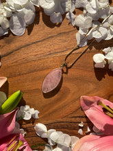 Load image into Gallery viewer, Rose Quartz Petal Crystal Gold Necklace