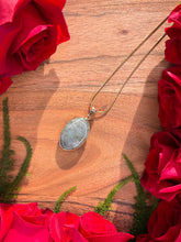 Load image into Gallery viewer, Labradorite Oval Crystal Gold Necklace