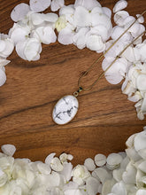 Load image into Gallery viewer, Howlite Oval Crystal Gold Necklace