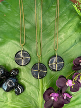 Load image into Gallery viewer, Onyx Donut Crystal Medallion Gold Necklace