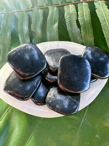 SHUNGITE PALMSTONE 1.5 in., Grounding Protection Crystal, Natural Tumbled Polished Black Gemstone, Energy Healing, Meditation, Reiki, Wicca