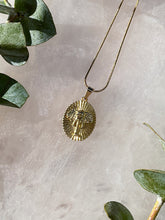 Load image into Gallery viewer, Gold Elephant Medallion Necklace