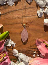 Load image into Gallery viewer, Rose Quartz Petal Crystal Gold Necklace