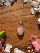 Load image into Gallery viewer, Rose Quartz Oval Crystal Gold Necklace