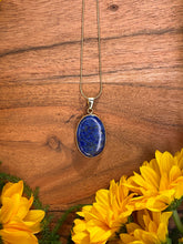 Load image into Gallery viewer, Lapis Lazuli Oval Crystal Gold Necklace