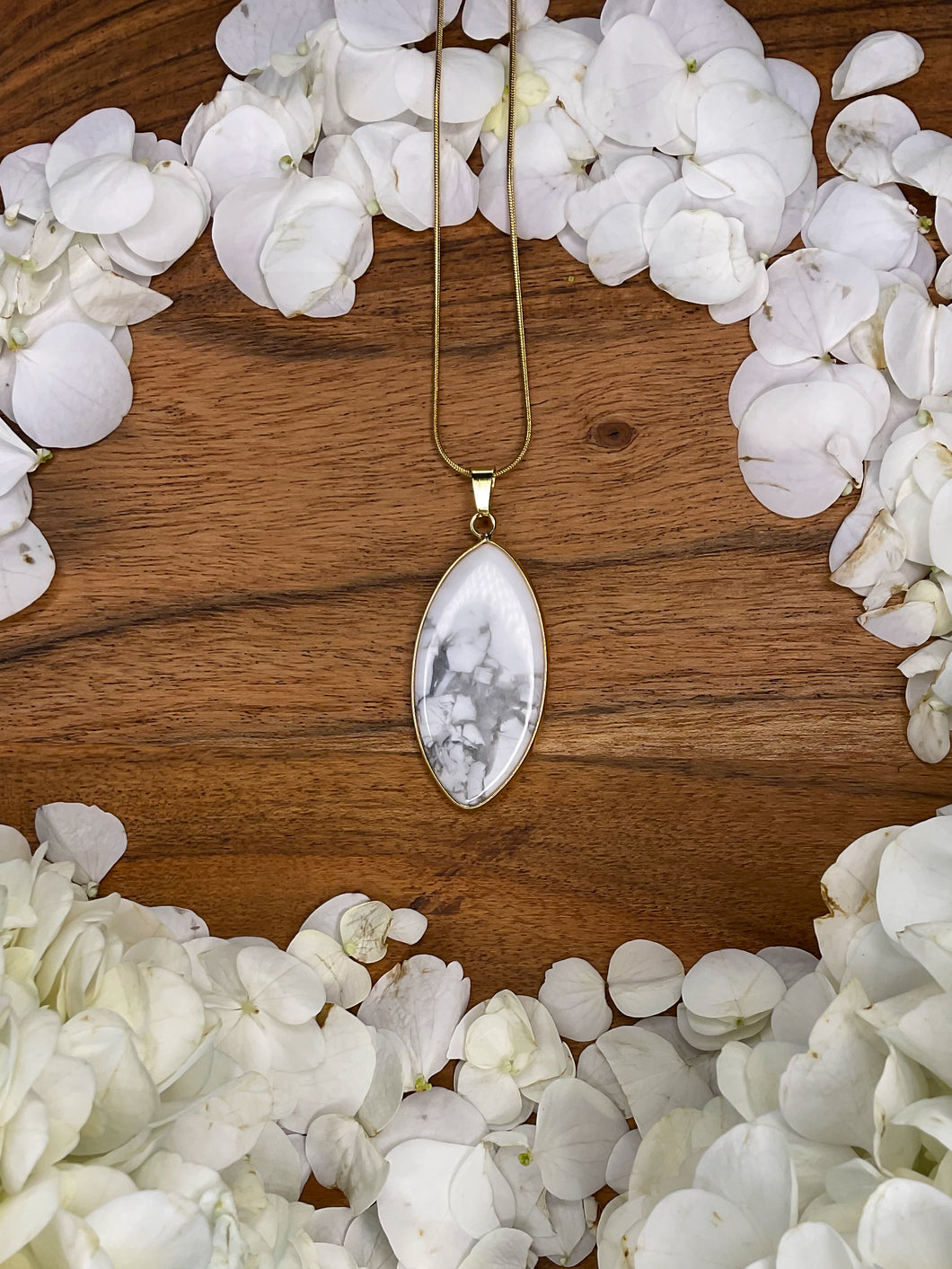 Howlite Petal Crystal Gold Necklace