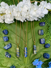 Load image into Gallery viewer, Lapis Lazuli Point Crystal Gold Necklace
