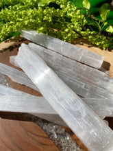 Load image into Gallery viewer, Selenite Wand 9-10 inch