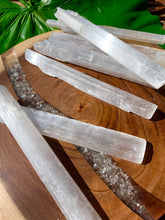 Load image into Gallery viewer, Selenite Wand 9-10 inch