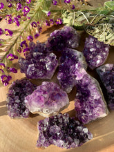 Load image into Gallery viewer, Amethyst Geode 1-2 Inch